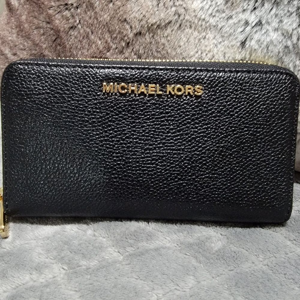 Michael Kors Black Leather Zipper Wallet